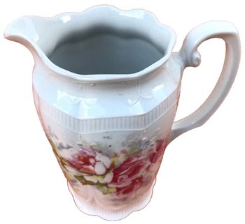 Années 1900  Pichet (grand modèle)  Porcelaine blanche à décor floral 