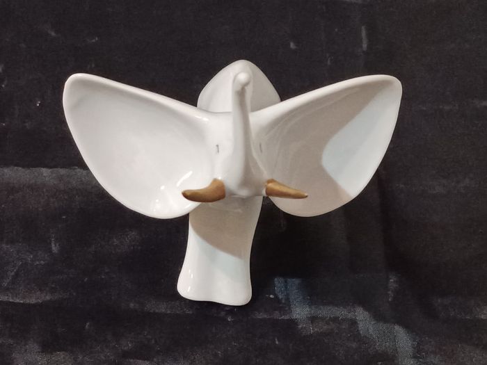 Éléphant porcelaine Hollohaza - photo numéro 2