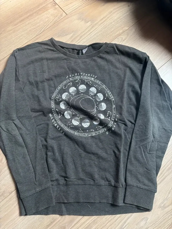 sweatshirt aquarius « verseau » h&m divided taille S