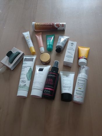 LOT DE 13 PRODUITS COSMETIQUES NEUFS
