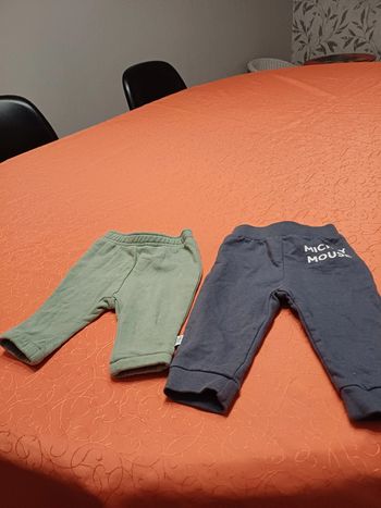2 pantalons jogging garçons taille 3 mois