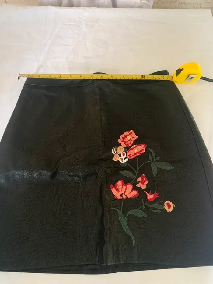 Jupe camaïeu simili cuir taille 38 motif fleurs - photo numéro 12