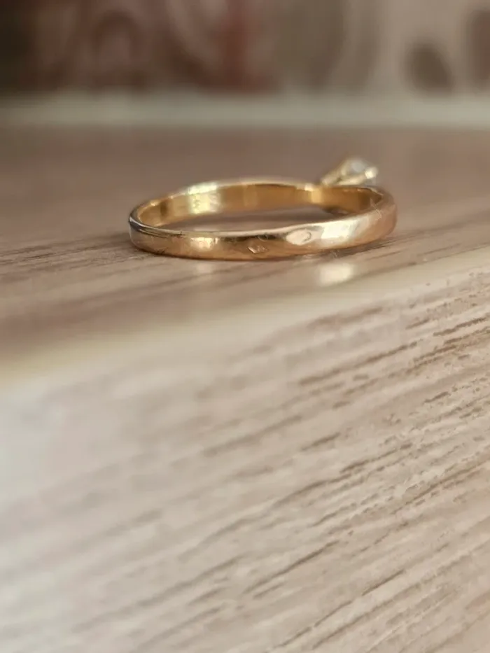 Bague or 18 carats – Taille 53/54 – pierre blanche scintillante - photo numéro 2