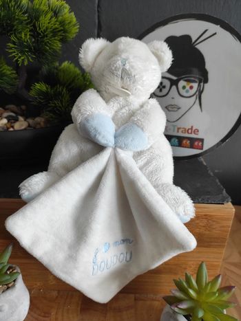 Doudou Knuffel Comforter Ours Blanc bleu Mouchoir J'aime Mon Doudou orchestra #geektradedoudou