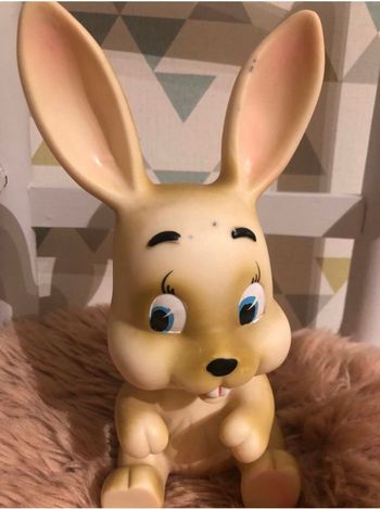 Figurine lapin en caoutchouc souple