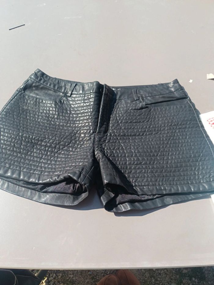 Short en cuir