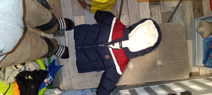 Le vêtements garçon de 2 à 4 ans ans regarder sur photos