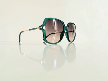 Lunette de soleil femme verte et dorée verres dégradés UV protection catégorie 2