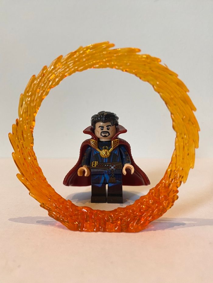 Figurine type lego Dr Strange. Marvel - photo numéro 3