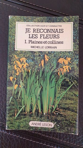 Livre " Je reconnais les fleurs, plaines et collines, de Michelle Lorrain.
