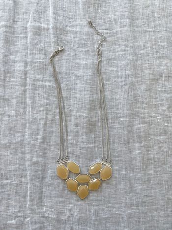 Collier beige et argenté H&M