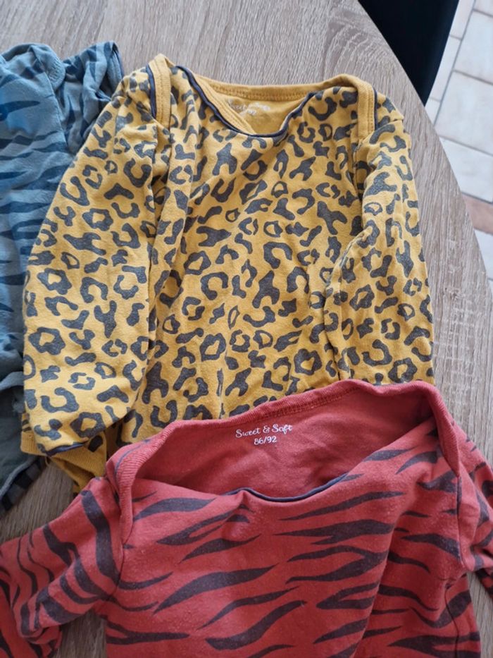Lot pyjamas et bodies 86cm - photo numéro 7