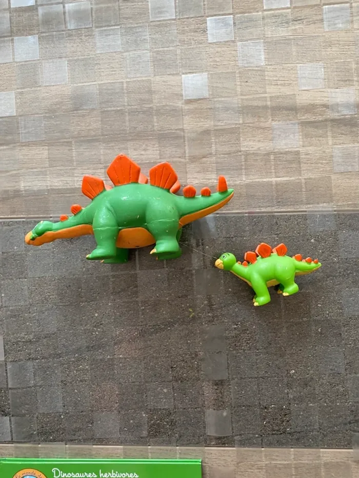 Livre le stégosaure et 2 figurines altaya le monde des dinosaures - photo numéro 6