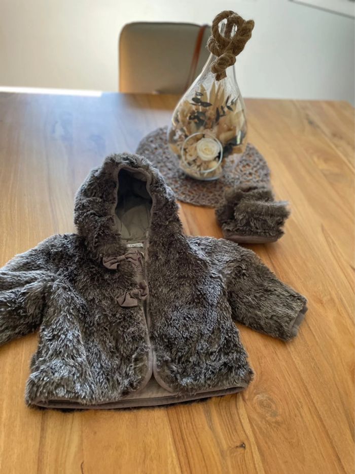 Veste chaude fausse fourrure IKKS + bottes 12 mois