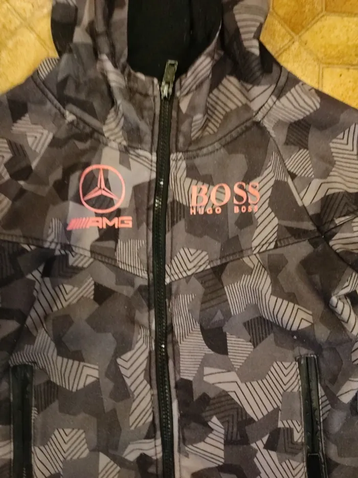 Ensemble jogging Hugo boss mercedes AMG 5 ans - photo numéro 2