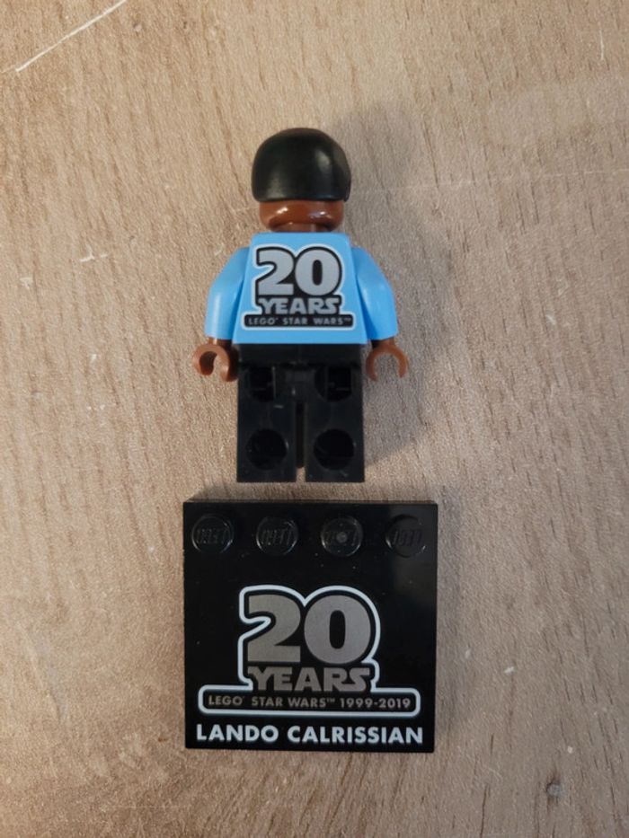 Figurine lego star wars
sw1027 Lando Calrissian, Cloud City Outfit (20th Anniversary Torso) - photo numéro 2