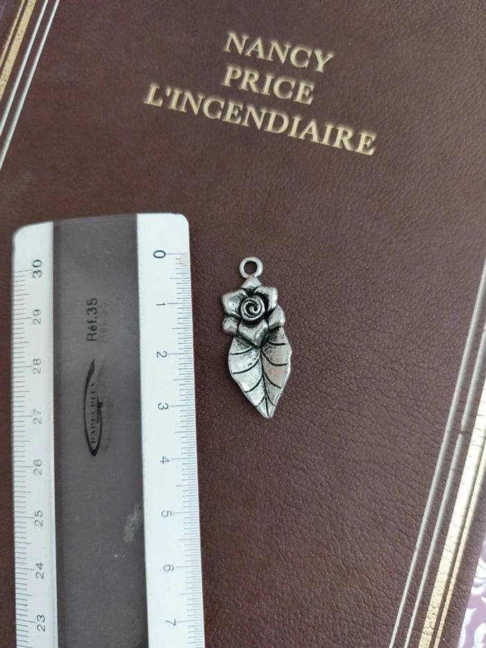 pendentif rose couleur argent - photo numéro 4