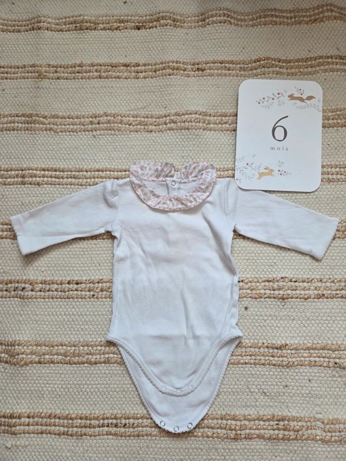 Body blanc col fleuri