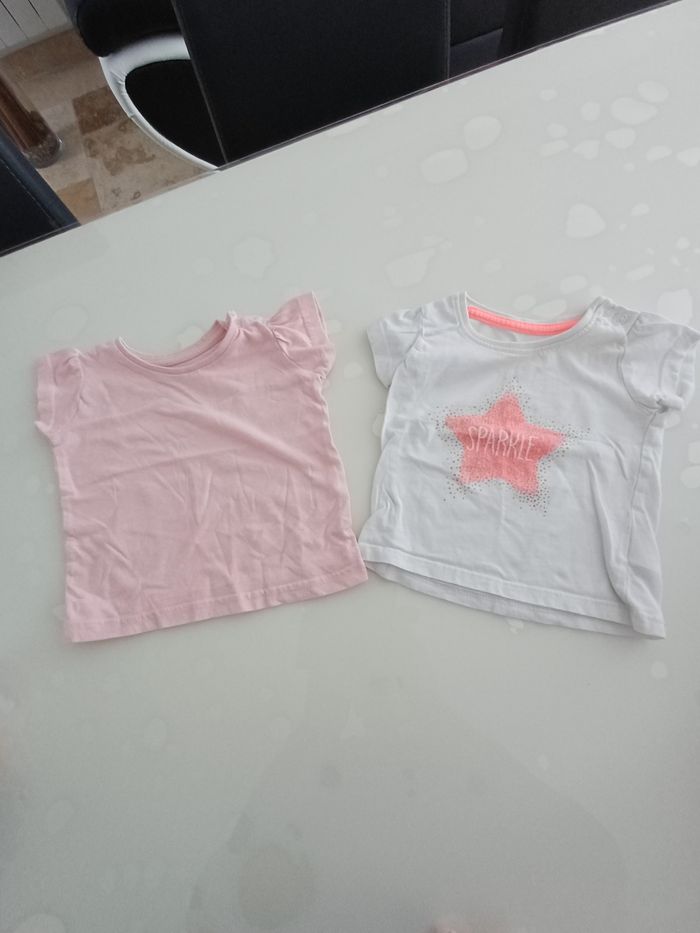 Un lot de deux tee-shirts taille 3/6 mois