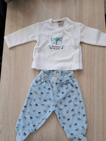 Lot 10 vêtements de 1 mois