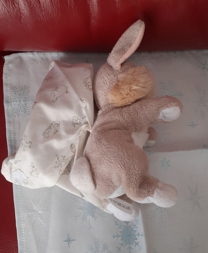 Peluche-doudou "Panpan le lapin" avec mouchoir imprimé - photo numéro 6