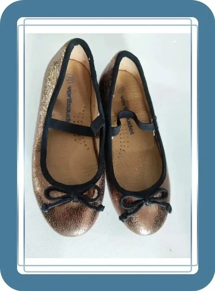 Ballerines vertbaudet rose doré, taille 28,  bon état mais quelques traces d'usures - photo numéro 2