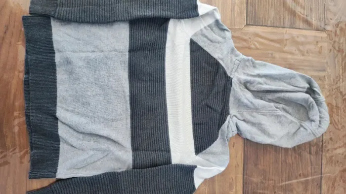 Pull avec capuche - photo numéro 3