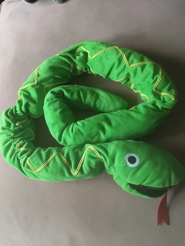 Peluche serpent marionnette