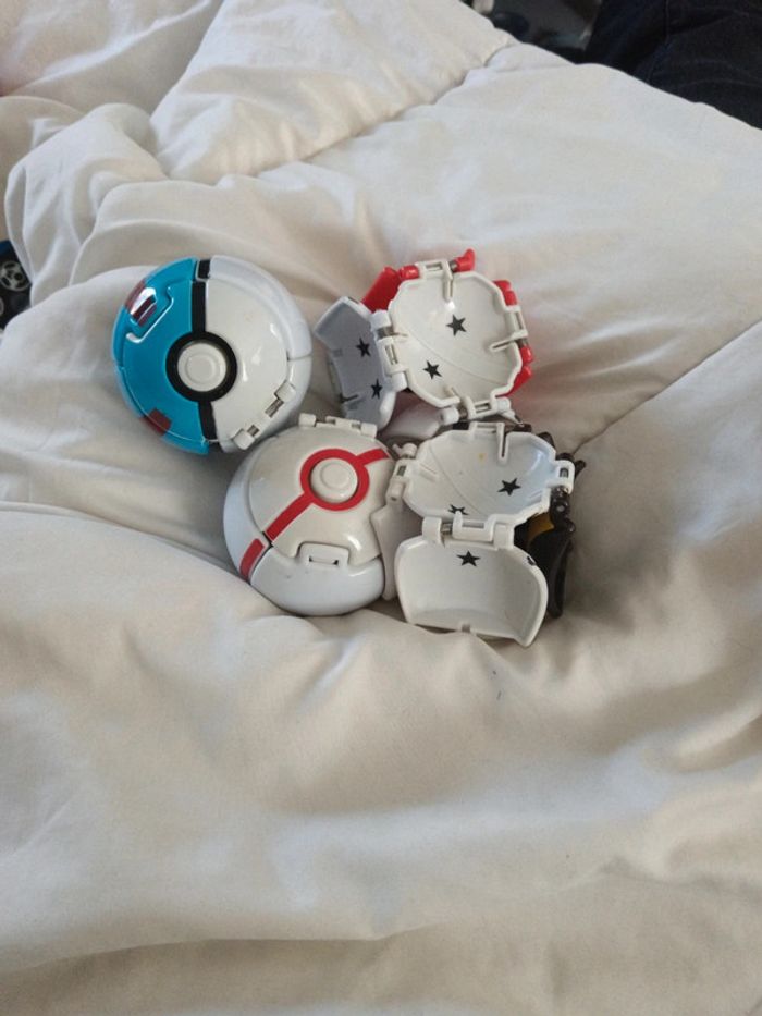 Lot Pokeball poke + 3 pokémon