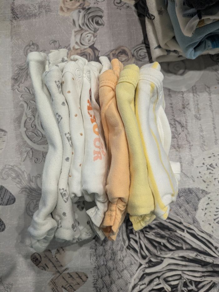 Lot vêtements naissance / 1  mois. - photo numéro 6