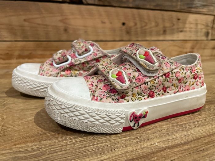Baskets taille 23 - photo numéro 2