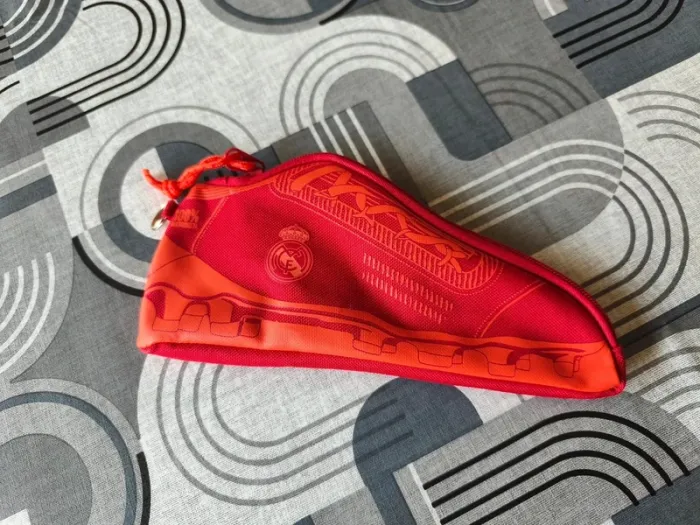 Trousse real Madrid - photo numéro 2
