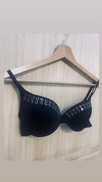 Haut de maillot de bain noir push-up avec détails métalliques