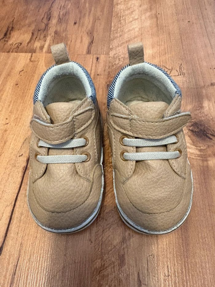 Chaussure bébé beige pointure 21