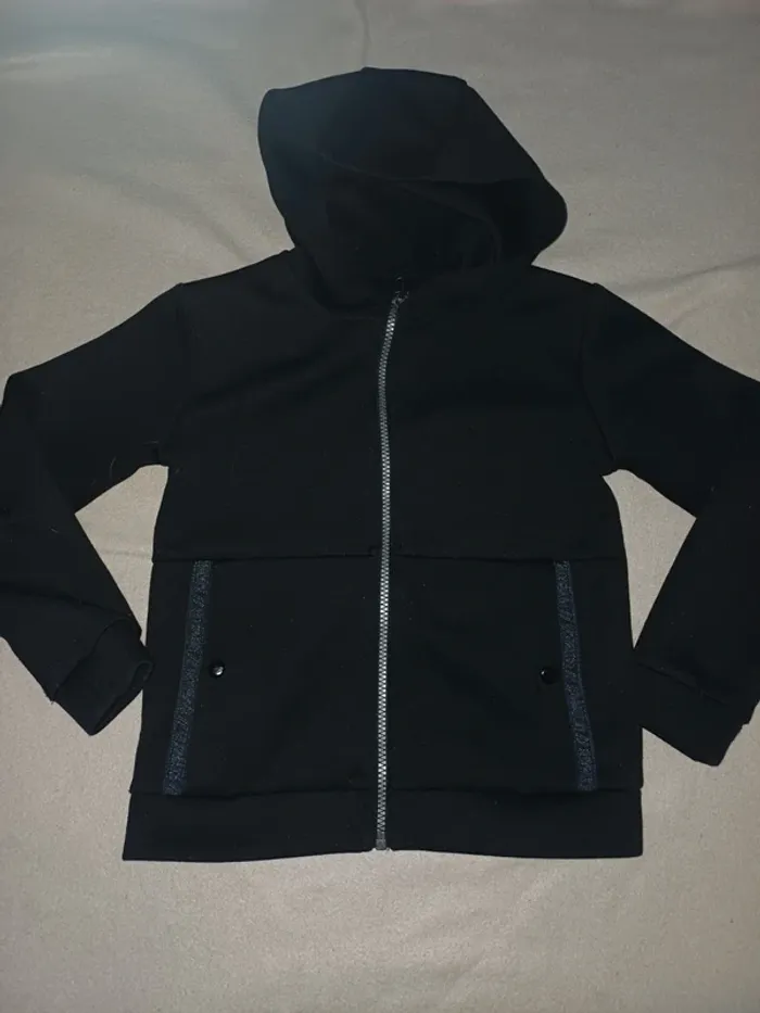 Superbe veste à capuche 10 ans garçon