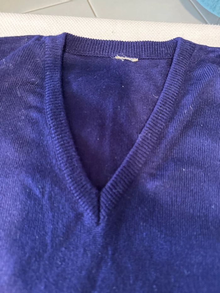 Pull bleu en V sans manches - photo numéro 4