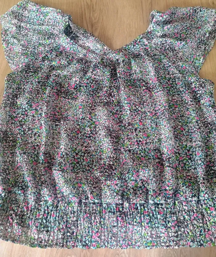 Blouse fluide fleurie – Taille 44 – col V et manches courtes - photo numéro 4
