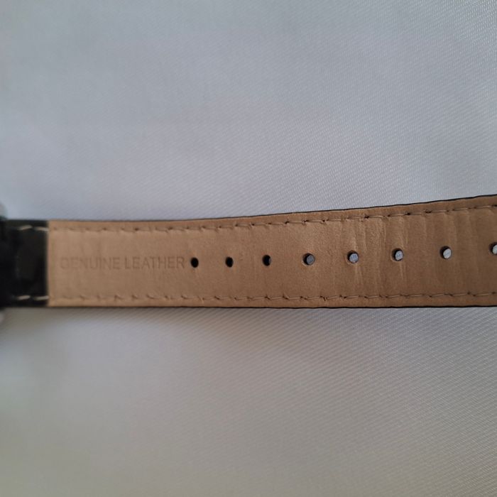 Montre femme en cuir vernis noir Guess - photo numéro 7
