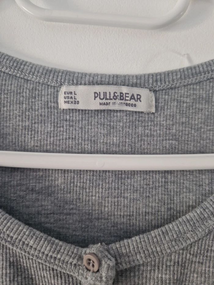 Crop top Tee-shirt femme gris à boutons Taille L TBE pull&bear - photo numéro 2