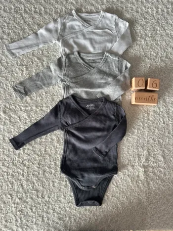 Lot 3 bodies manches longues Kiabi