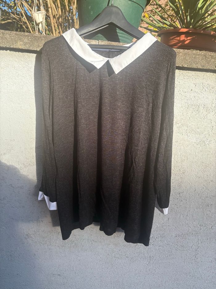 Haut léger avec col