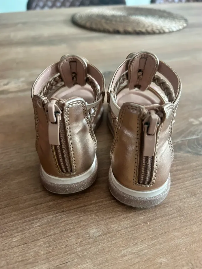Nus pied fille taille 25 - photo numéro 2