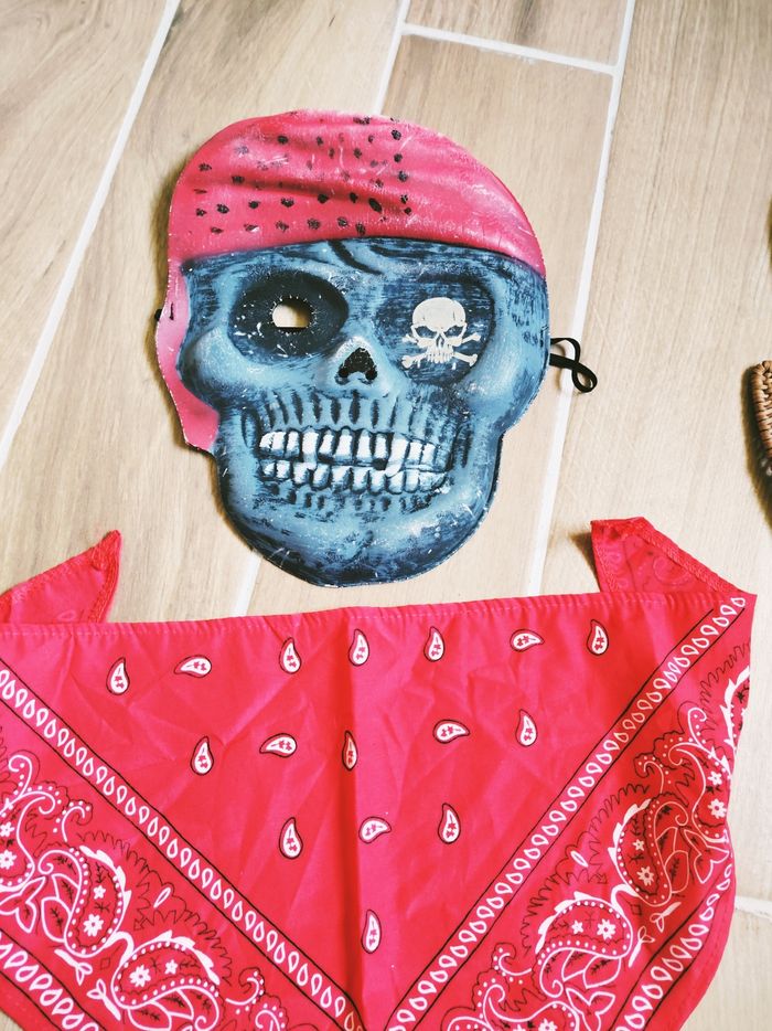 🦜Déguisement masque tête de mort pirate, bandana et très grande épée en plastique - photo numéro 3