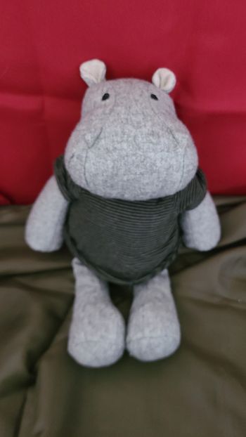 Doudou peluche hippopotame gris t-shirt rayé Muji