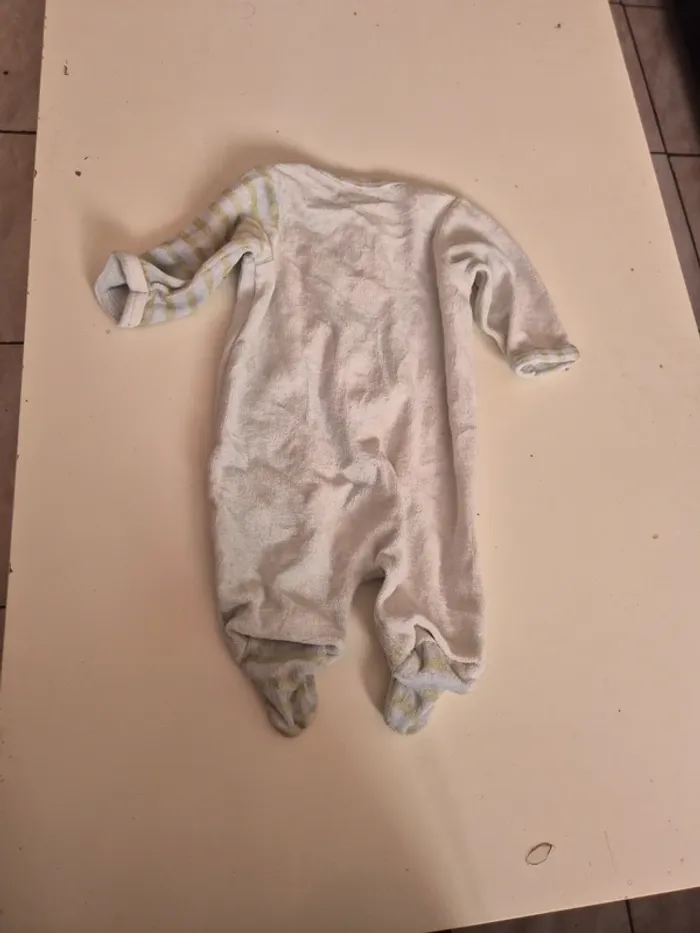 Pyjamas 1 mois - photo numéro 3