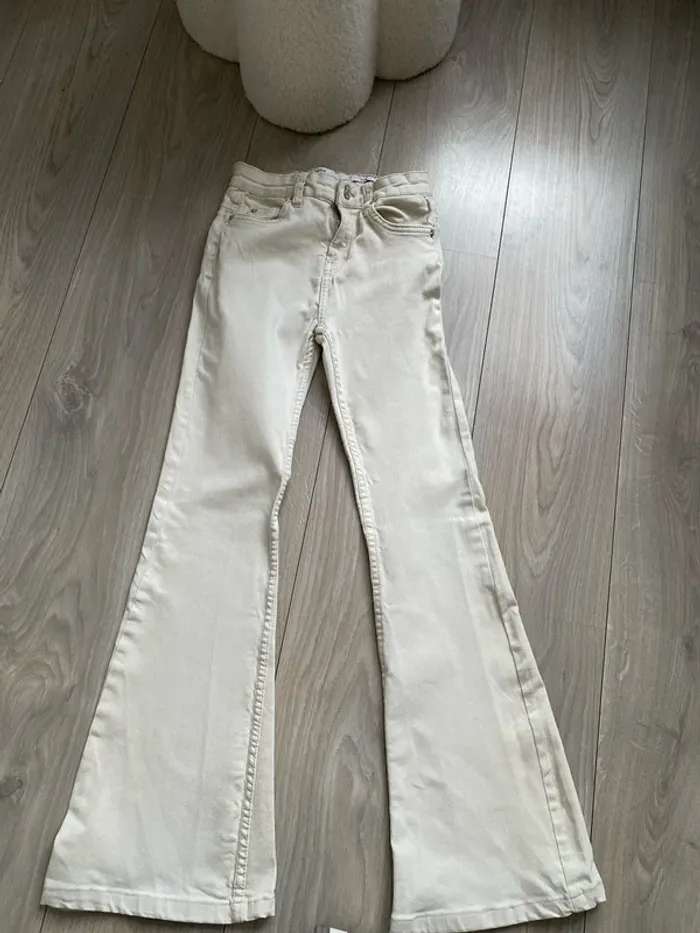 Pantalon flare beige Bershka