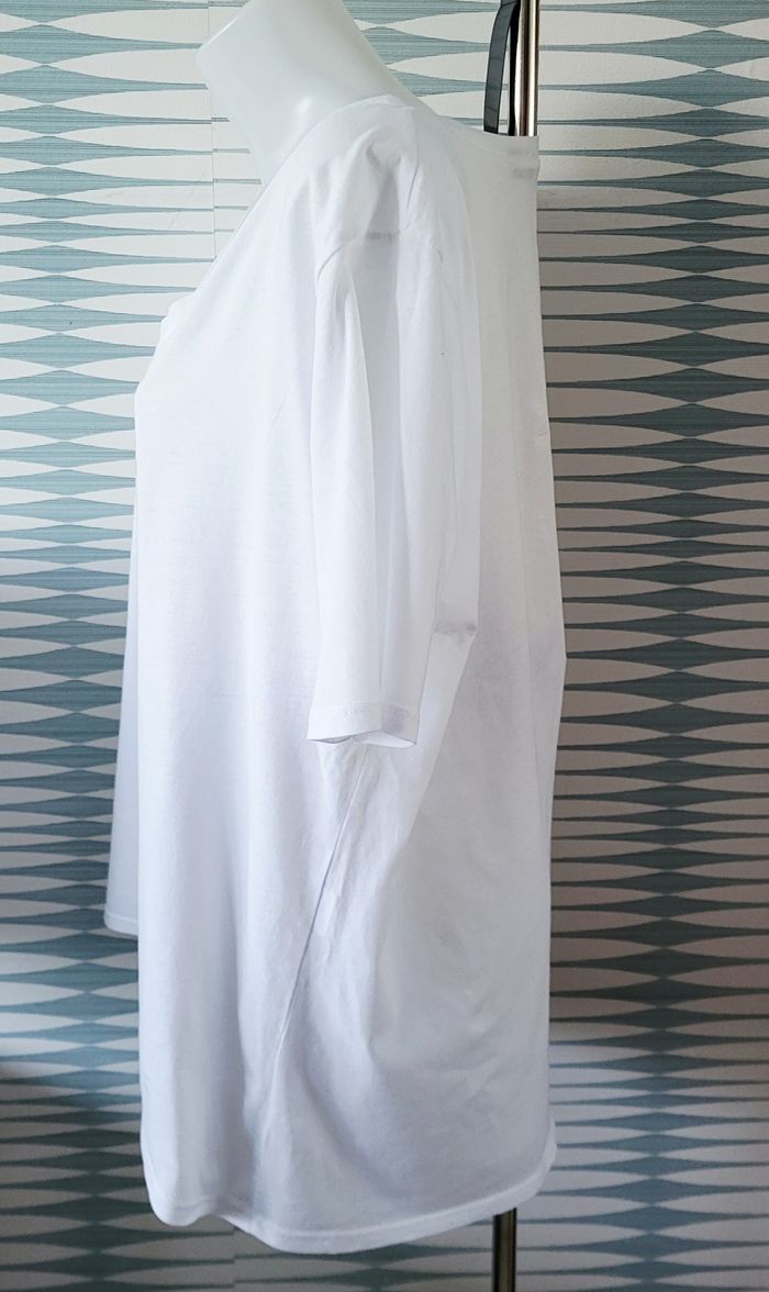 Tee-shirt blanc skull dorée et dentelle blanche taille unique Mina Rosa en excellent état - photo numéro 6