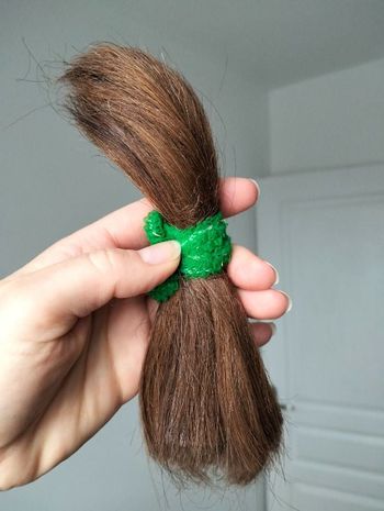 Cheveux naturels 18 cm.