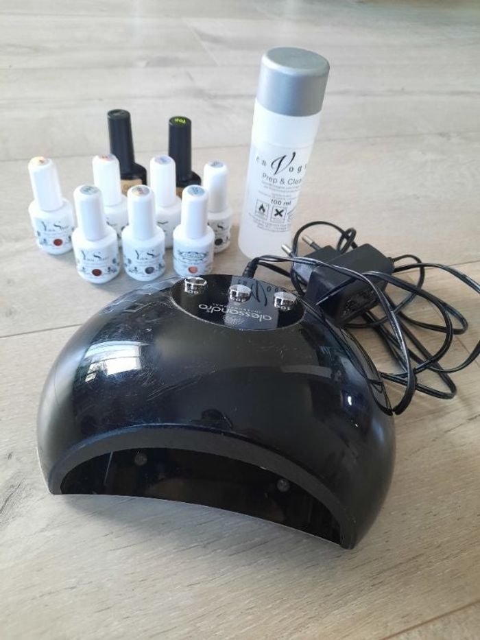 Lampe UV ongles en gel Alessandro