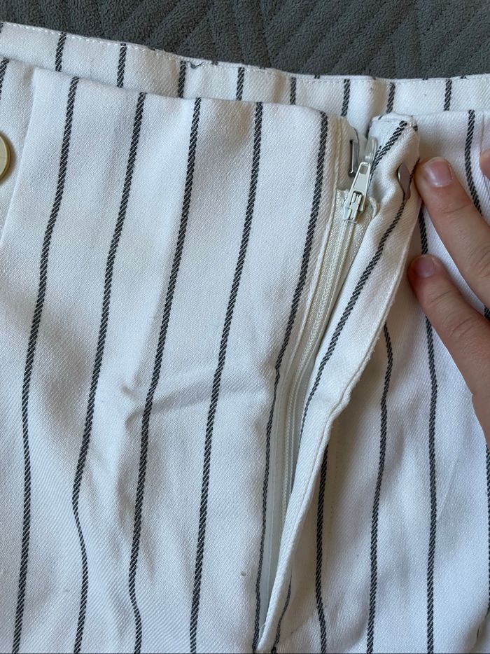 Short classe Kiabi taille 34 noir et blanc avec 2 poches à l’avant - photo numéro 3